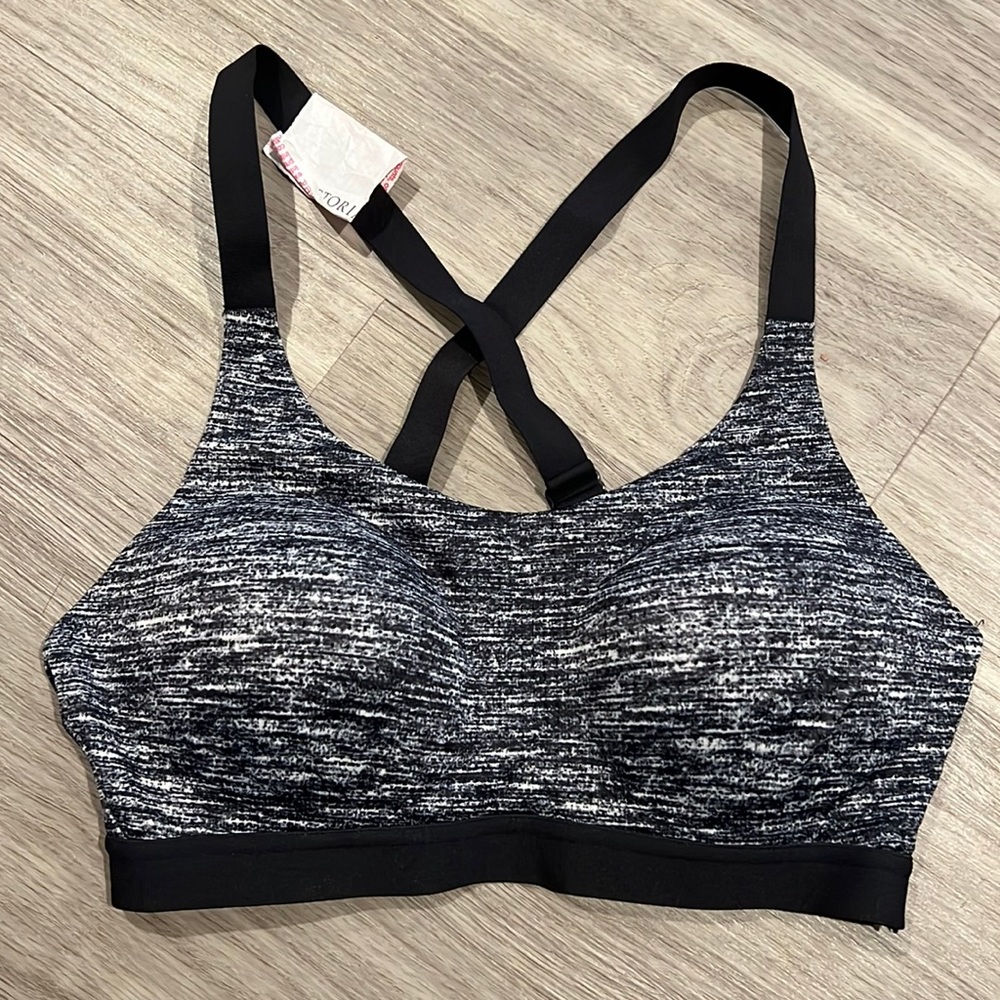 Victoria’s Secret sports bra size 32D in black pattern